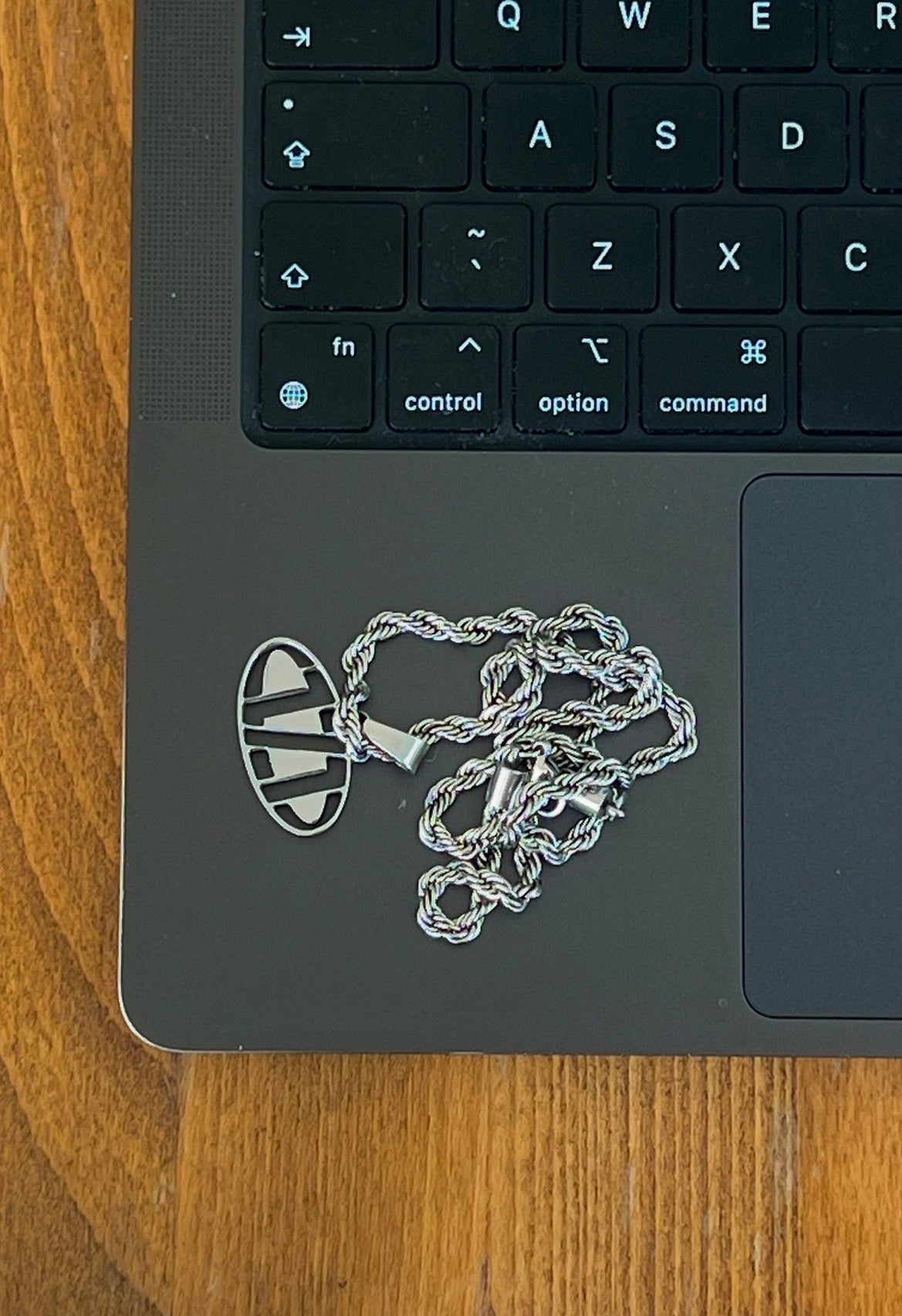 The OneofOne Members Chain